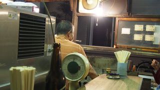 浅草あたりで飲んでいるような気分になる