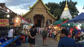 日曜日は屋台寺院になります。