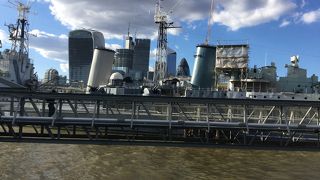 夏は17時までに入らないと見えません