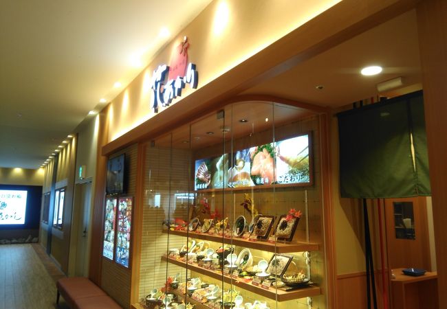 天ぷらとかうどんとかが大変美味しいです