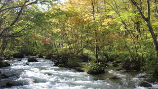 石ケ戸休憩所の近くにあります。