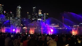 「水のスクリーン」がバージョンアップした噴水と光のショー、ラストが圧巻！