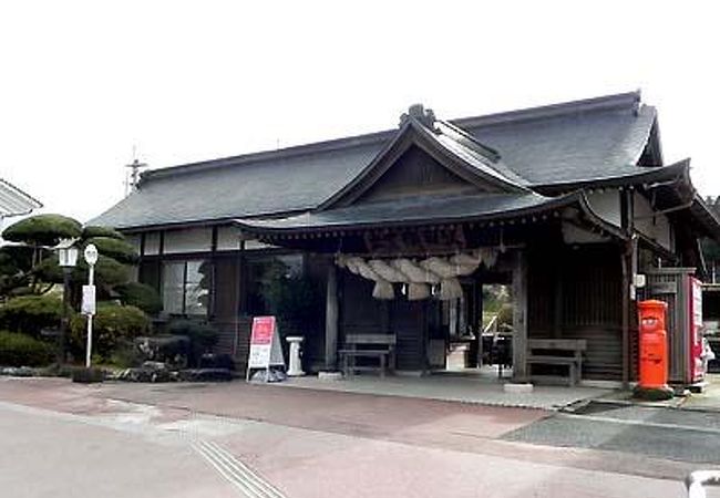 出雲大社を連想させる駅