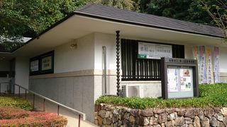 岐阜市出身の画家の偉業を讃え、創建された美術館