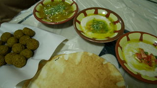 アラブ人のソウルフード：ホンムス、ファラーフェルの有名店