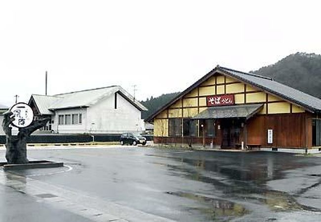 石臼挽き自家製粉の生粉打ちそば屋