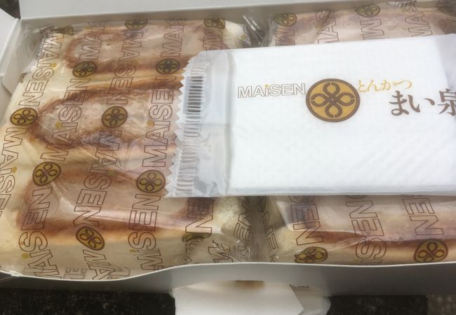 カツ+パン+ソースの調和が絶妙な逸品です。