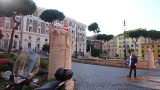 ナツイオナーレ通りから、徒歩数分。