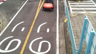 広い公園（車で移動）