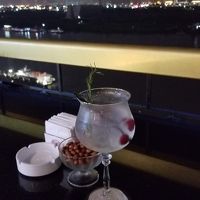 MBar。最高の雰囲気。喫煙可です。