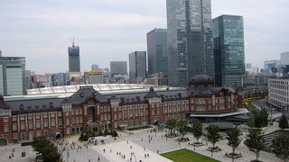 ７階テラスから綺麗になった駅前広場などを一望