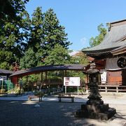 高台にある立派な神社