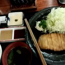 麦とろろ付き１４００円の定食