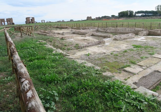 広大な敷地に点在する古代ローマ遺跡！