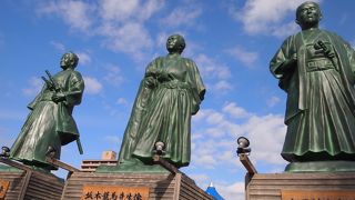 駅前にある大きな像！