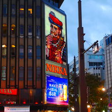 ススキノを代表する看板です