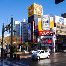 NIKKAと向かい合うスーパードライ