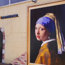 路地にはこんな絵もありました