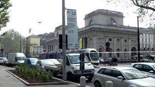 ミラノ市中心の外側のリング上の駅