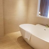 大きなバスタブ。こぼれても排水溝あるから大丈夫