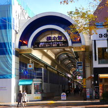 アーケードには電光掲示板も付いています