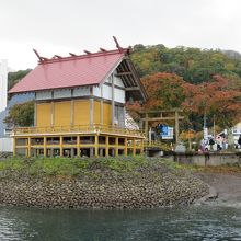 浮木神社も湖面から
