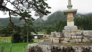 旧安楽寺跡の石造宝篋印塔　