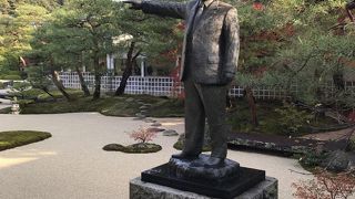 噂通りにお庭が見事な美術館