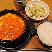 スンドゥプチゲとキャベツサラダ