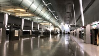 駅ホームが物凄く広い