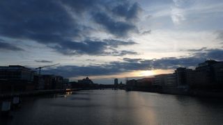 ダブリンの中心部を流れる川