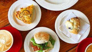 緑のスタバの近くです