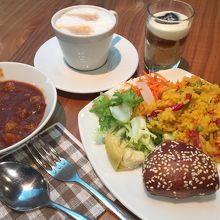 ラウンジの食事