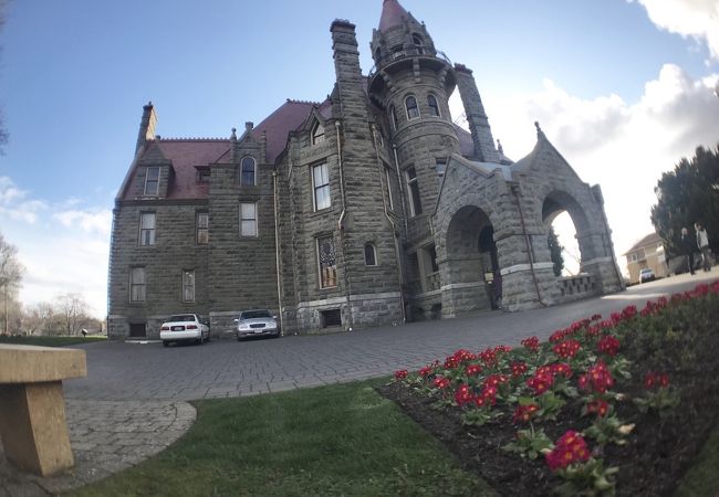 住宅の中に突然