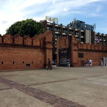 ターペー門（城壁外から）