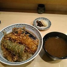 本日の天丼(えび、キス、ピーマン、なす、カボチャ)880円