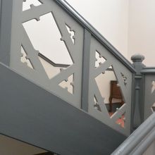 階段の透かし彫り