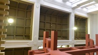 和モダンな建物