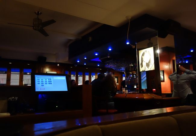 週末や夜中もオープンしているバー＆レストラン