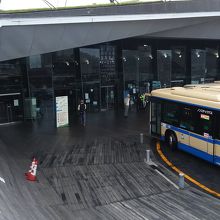 ターミナル入り口