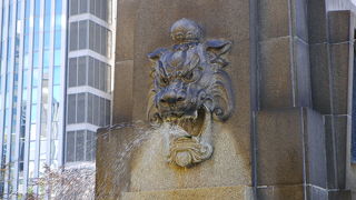 大通り公園の巨大な石柱