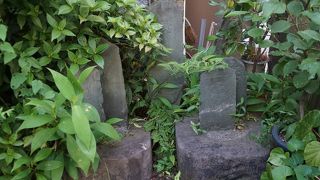 見どころは「弥陀種子板碑」