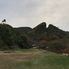 離れた位置から道遊の割戸
