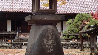 石燈籠の苔むした感が、最高にいい。