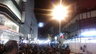 2018年11月２日現在、一部で「大道芸ワールドカップ」の会場となっている為、通行の際、注意が必要です