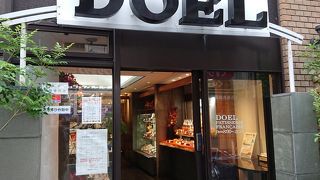 阪急高槻市駅前にある人気ケーキ店