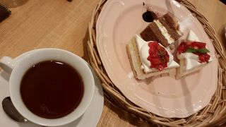 お茶とケーキでのんびり