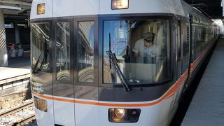 名古屋と長野を結ぶ特急列車