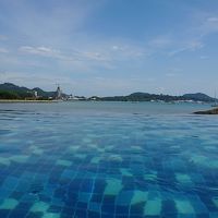 プールは海に続くように見えるので広がりが有ります