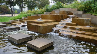 緑いっぱいの大きな公園